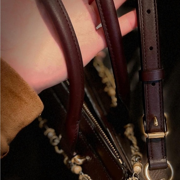 NWOT✨ COACH SWAGGER 27 COVERED IN THE UNIQUE COLOR “OXBLOOD” 👑🔥🙌🏼👜 - Picture 6 of 9